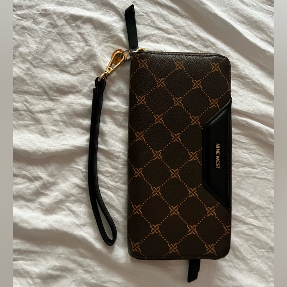 NINE WEST WALLET
